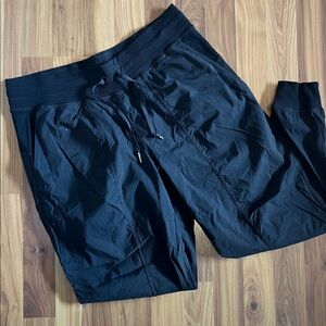 lululemon athletica jogger dance studio Pants black size 12